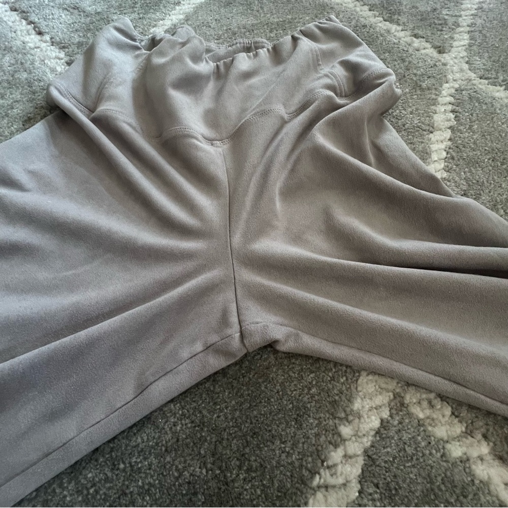 Wilfred Free Gray Fabric - Picture 4 of 4